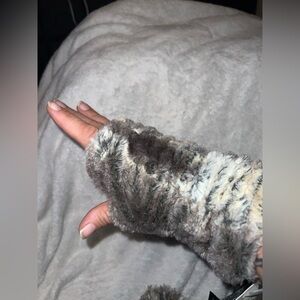 Dana Herbert fingerless gloves new with tags one size fits most